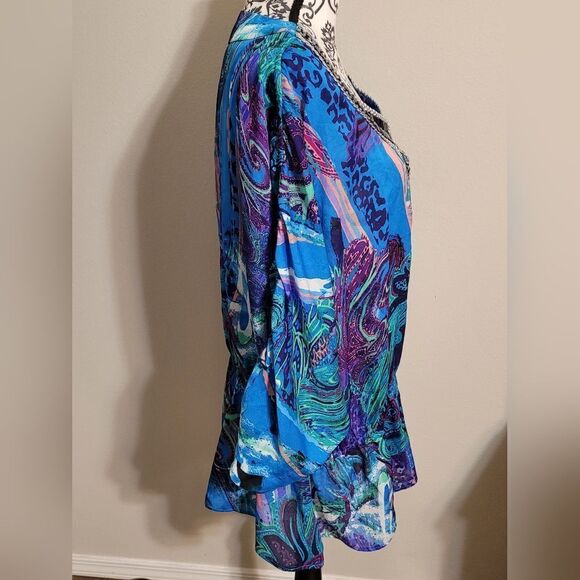 Abstract art design woman's 1X gem top - Picture 2 of 7